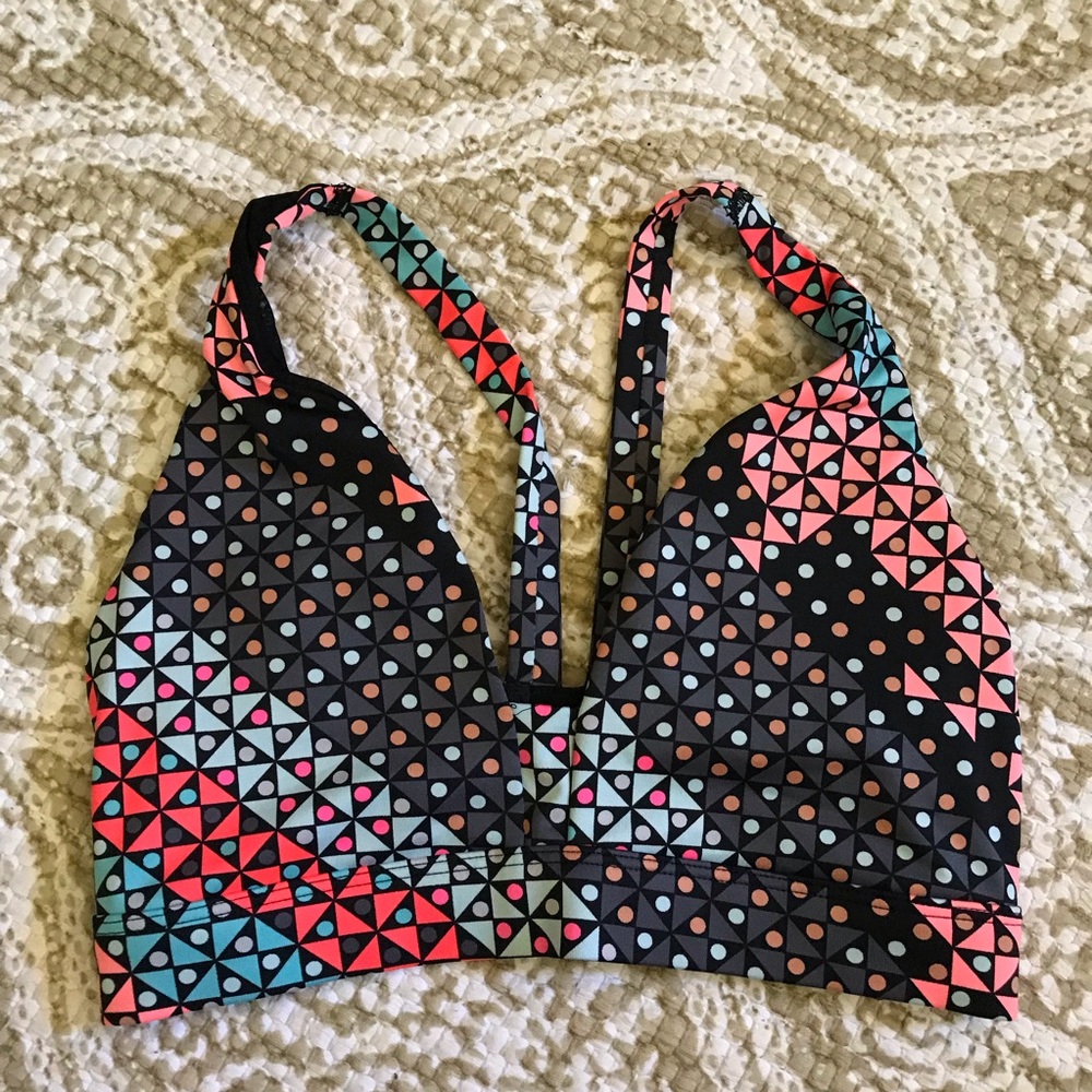 Low cut sports bra